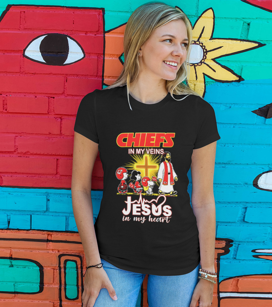 Chiefs In My Veins Jesus In My Heart Snoopy And Charlie Football T-Shirt