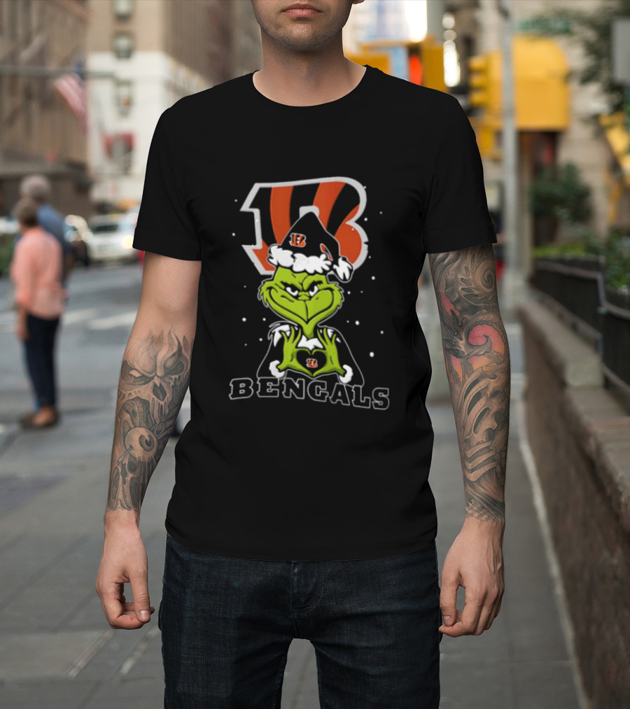 Cincinnati Bengals Grinch Making Heart Hands Christmas T-Shirt