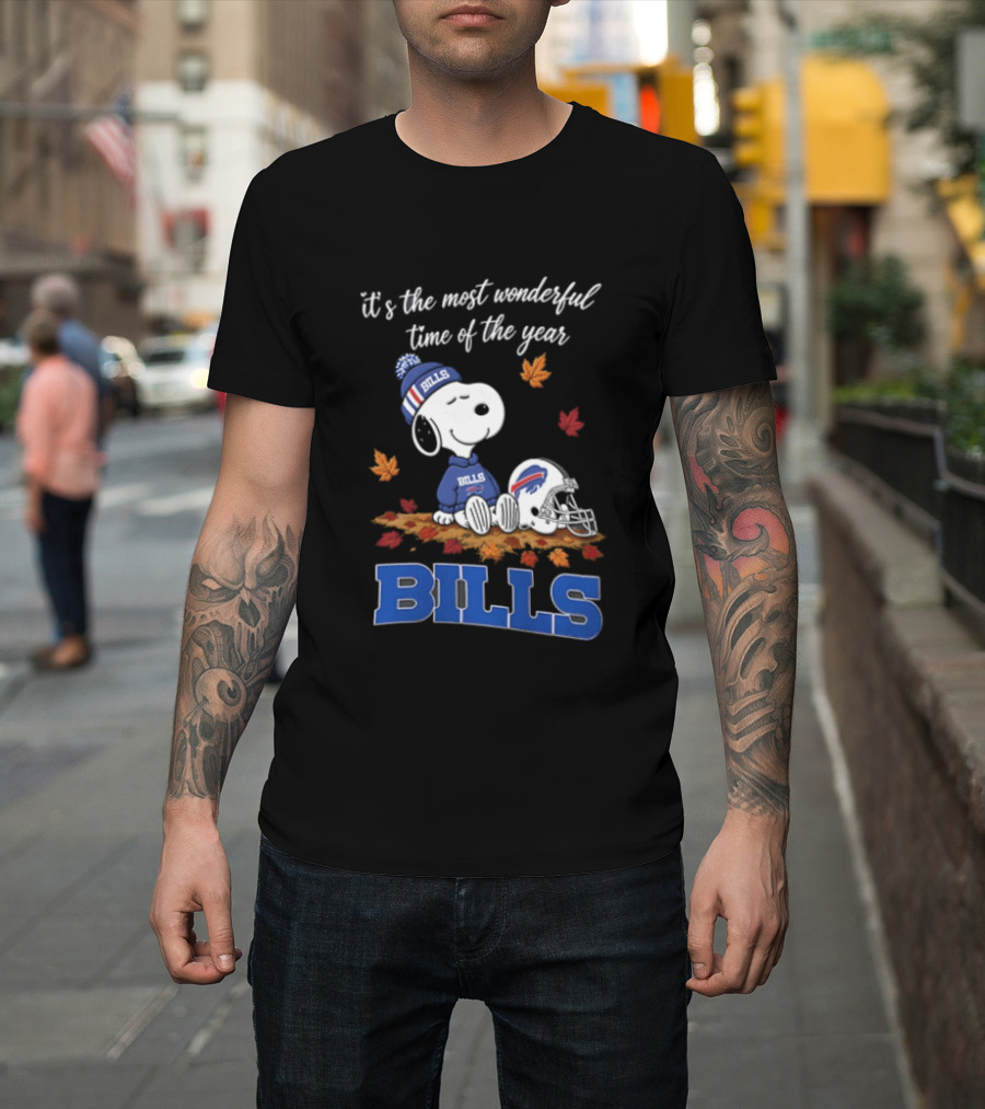 It's The Most Wonderful Time Of Year Snoopy Buffalo Bills Sitting Helmet Leaves T-Shirt