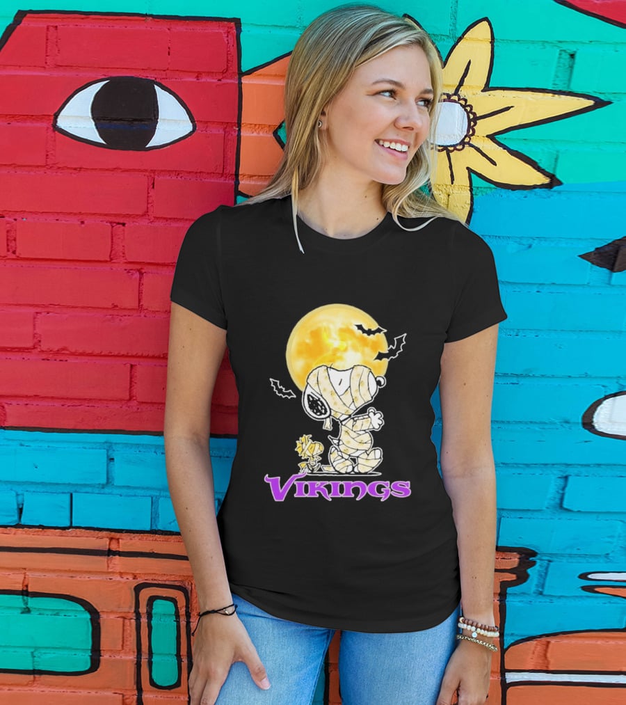 Snoopy Woodstock Vikings Halloween Mummy Moon T-Shirt