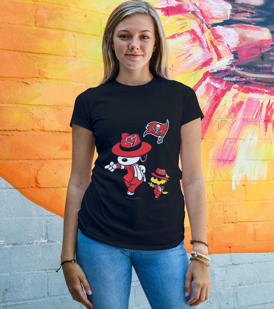Snoopy Woodstock Tampa Bay Buccaneers Pirate Flag Dance T-Shirt