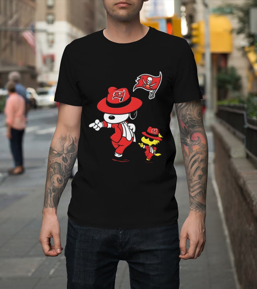 Snoopy Woodstock Tampa Bay Buccaneers Pirate Flag Dance T-Shirt