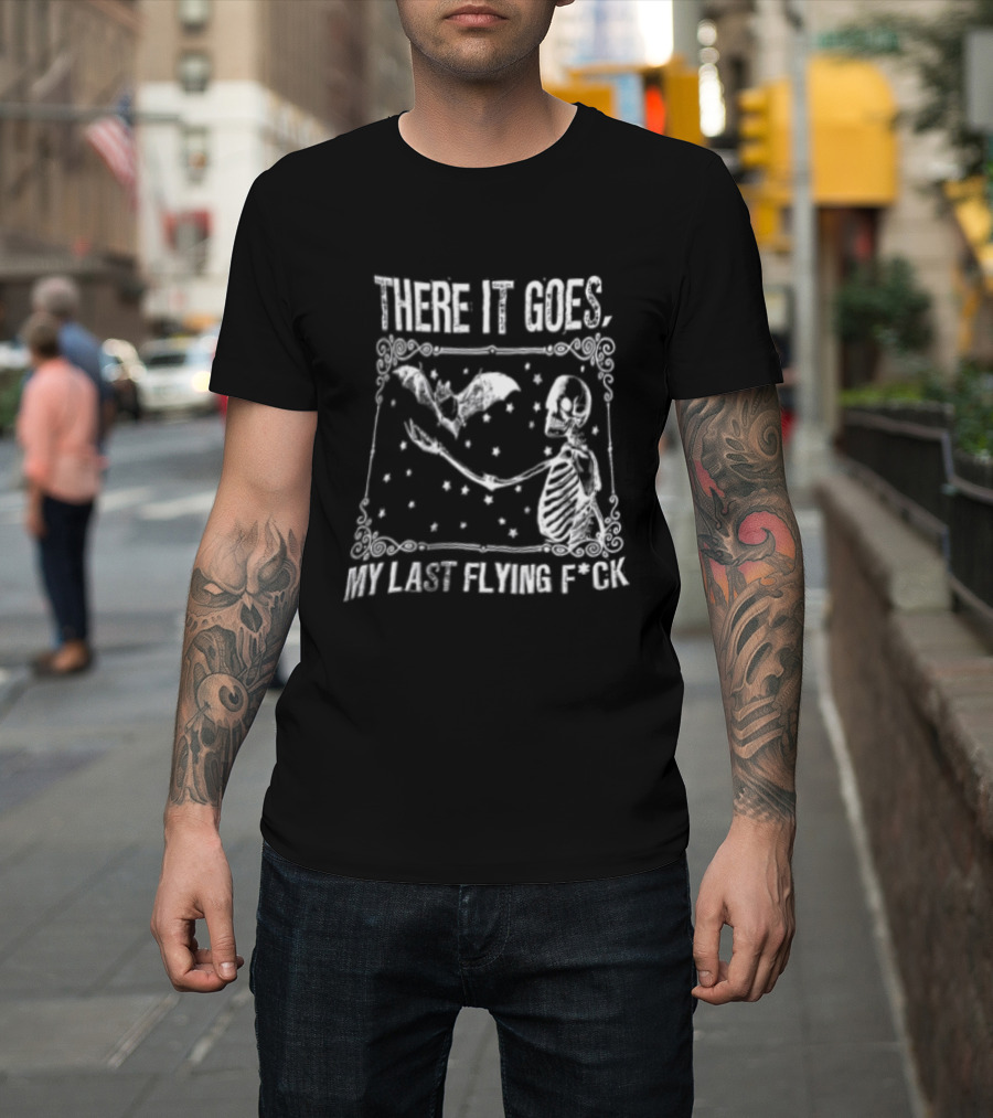There It Goes My Last Flying F'ck Skeleton Bat Retro Vintage Halloween T-Shirt