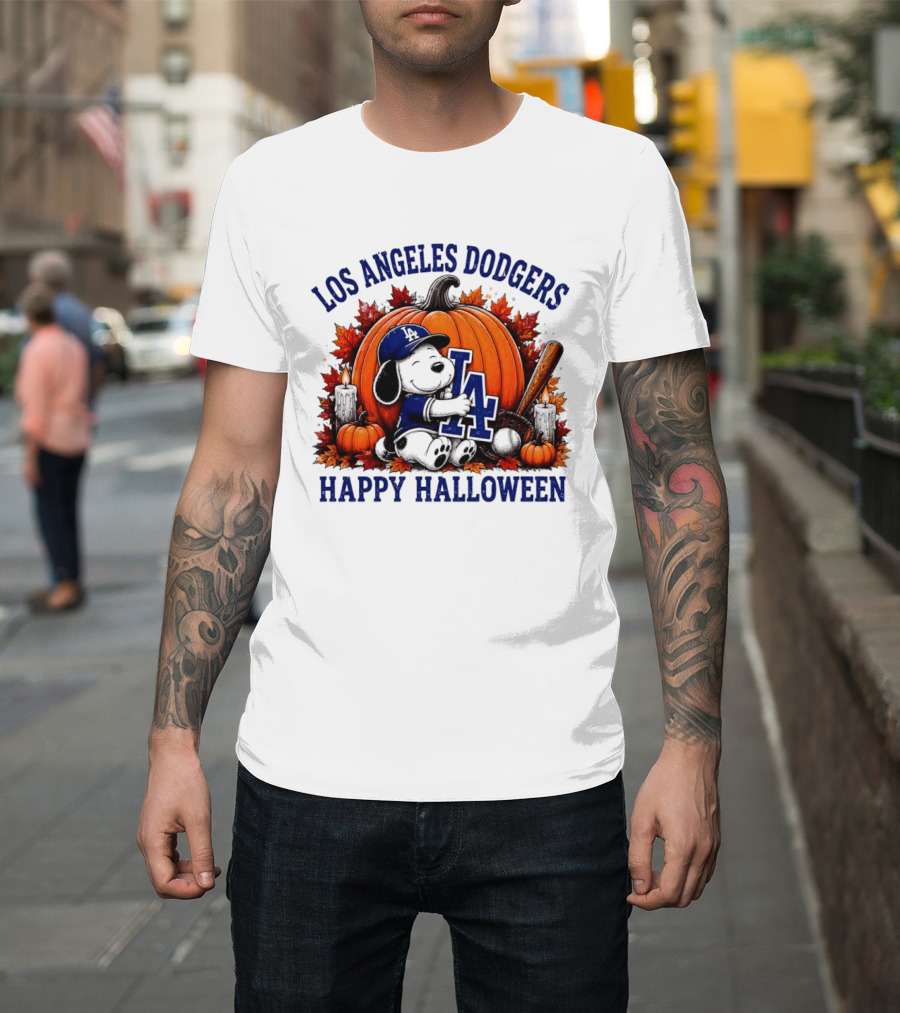 Los Angeles Dodgers Snoopy Hugging Pumpkin Happy Halloween Baseball T-Shirt