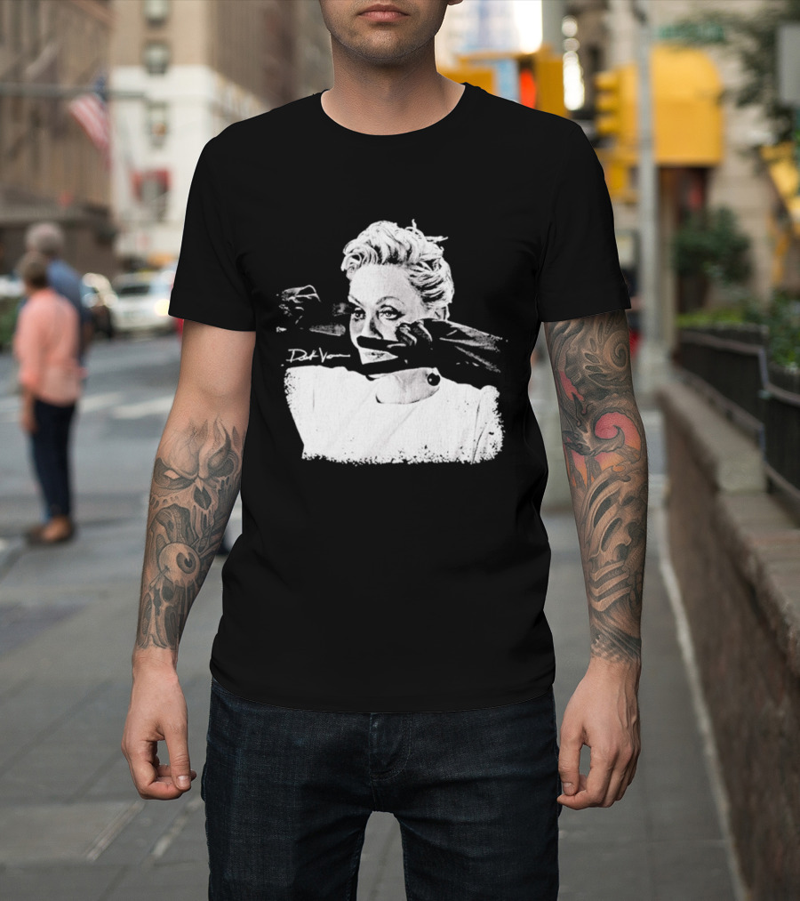 Deborah Vance Hacks TV Show Makeup Scene T-Shirt