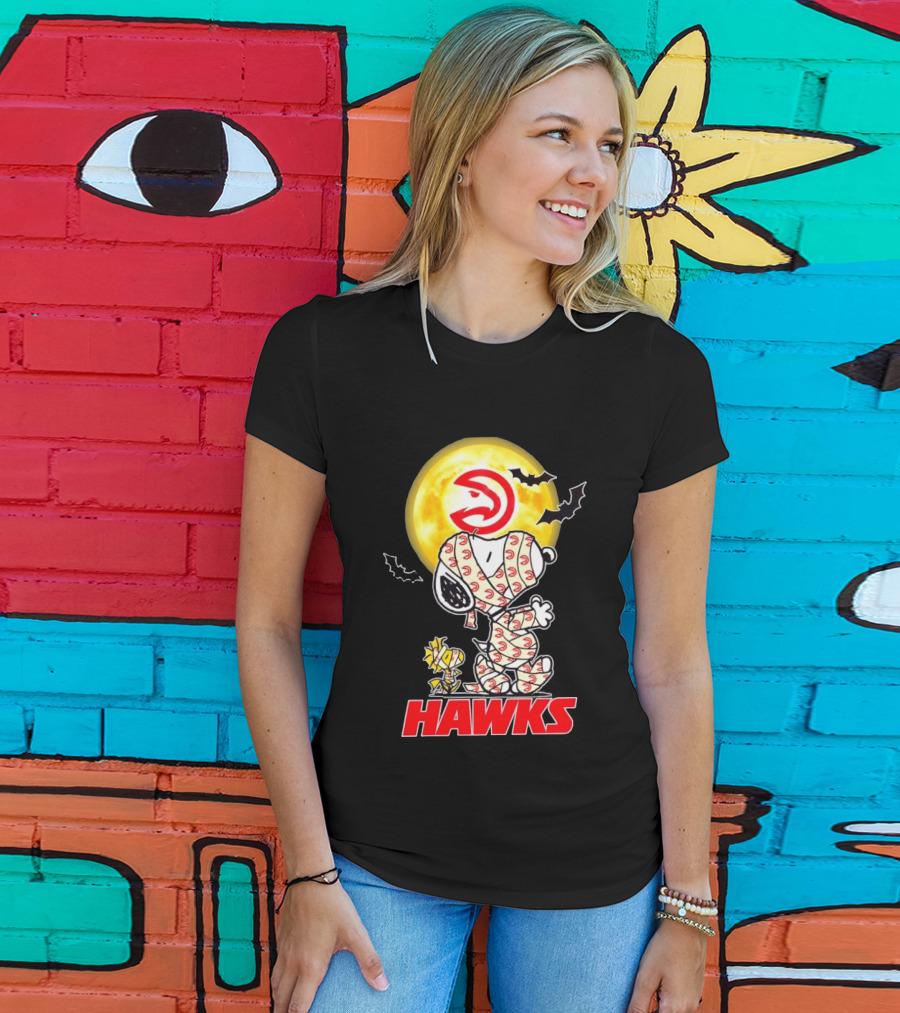 Atlanta Hawks Snoopy Woodstock Mummy Halloween Moon Bats T-Shirt