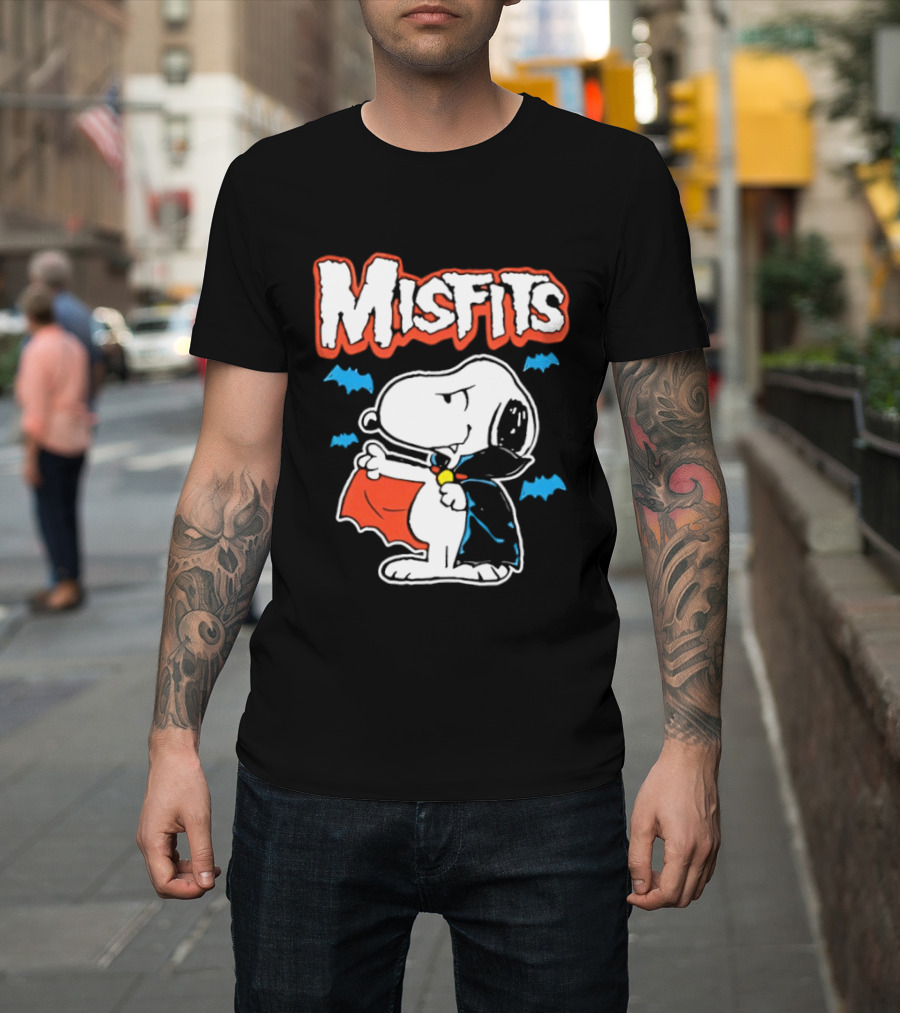 Misfits Snoopy Vampire Halloween Blue Bats Cloak T-Shirt