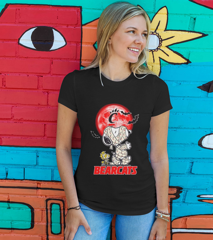 Cincinnati Bearcats Snoopy Woodstock Mummy Halloween Moon T-Shirt