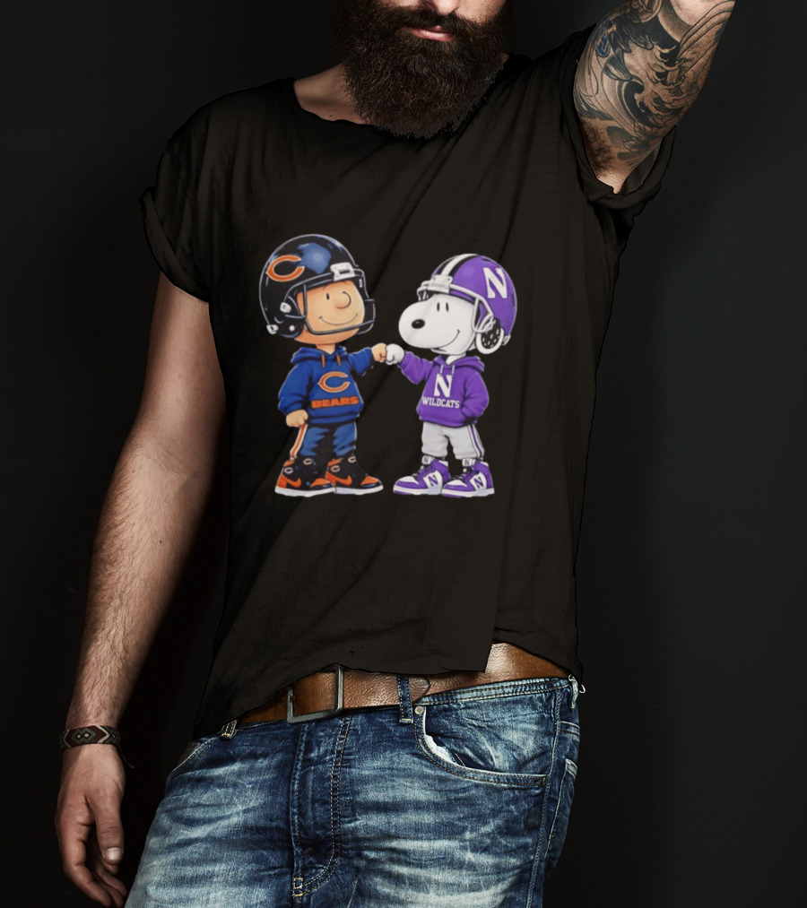 Peanuts Collaboration Chicago Bears Northwestern Wildcats Fist Bump Charlie Brown Snoopy Football Fans T-Shirt