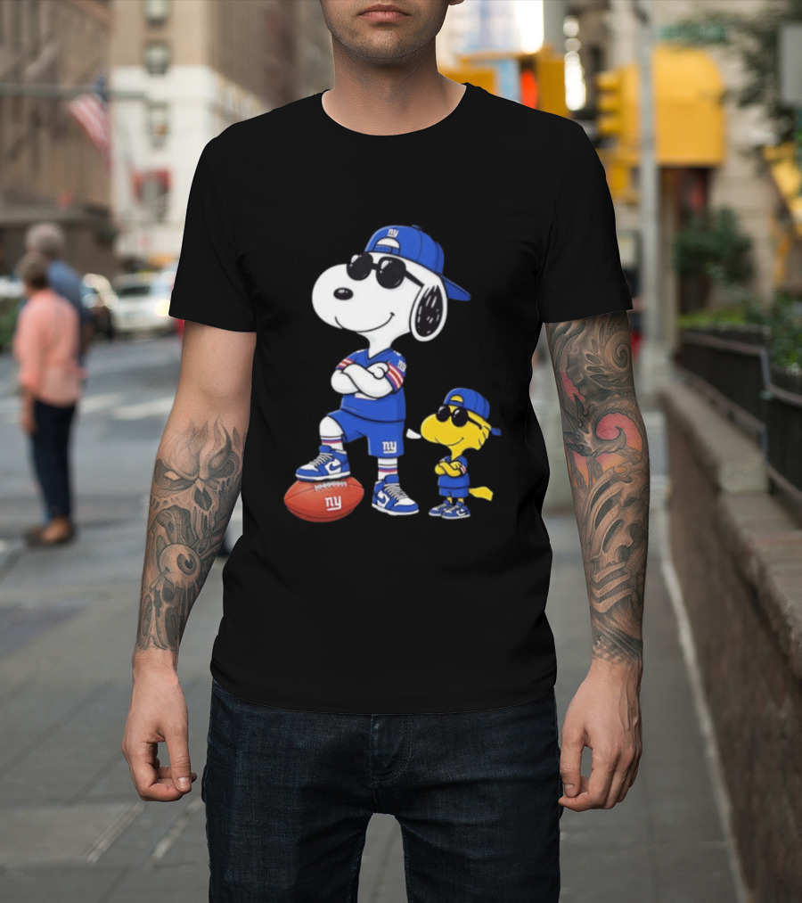 Snoopy And Woodstock In New York Giants Team T-Shirt