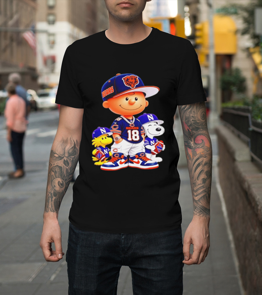 Charlie Brown And Snoopy Chicago Bears 18 With Woodstock In Football Gear T-Shirt
