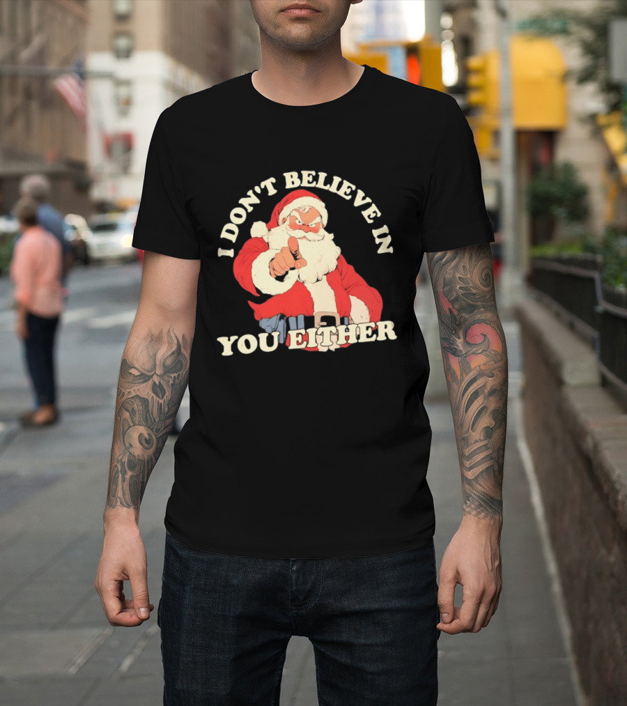 Santa Claus I Don't Believe In You Either Christmas Santa Pointing T-Shirt
