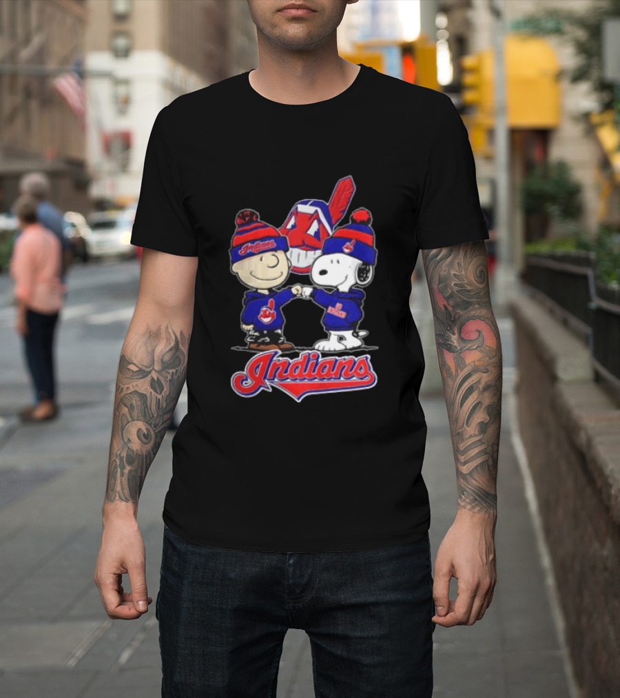 Cleveland Indians Charlie Brown Snoopy Fist Bumping Peanuts Fan Gear T-Shirt