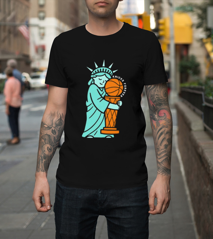 Statue Of Liberty Hug Larry O'Brien Trophy Knicks Forever T-Shirt