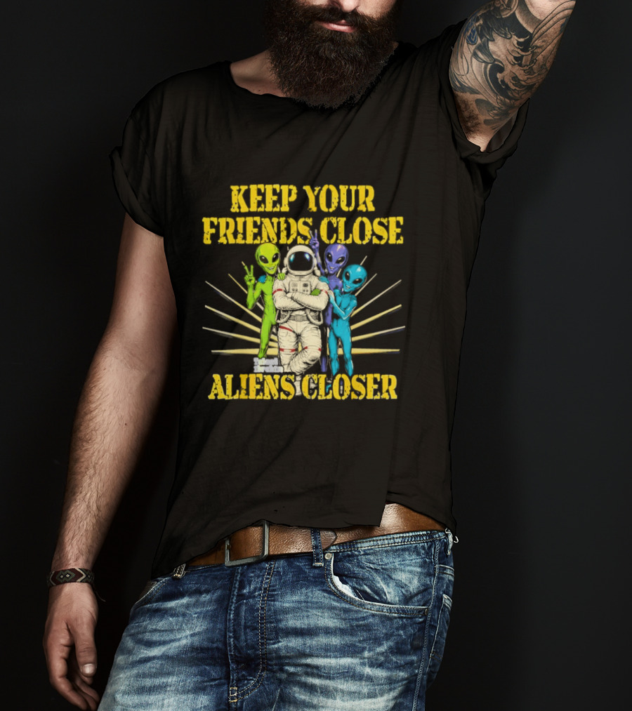 Keep Your Friends Close Aliens Closer Astronaut And Alien Companions T-Shirt