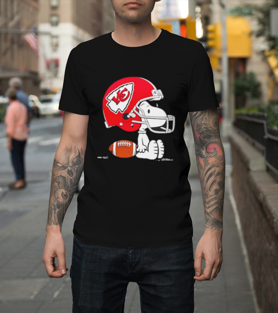 Snoopy Kansas City Chiefs Helmet Football T-Shirt