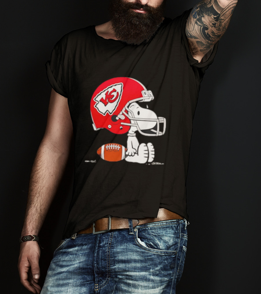 Snoopy Kansas City Chiefs Helmet Football T-Shirt