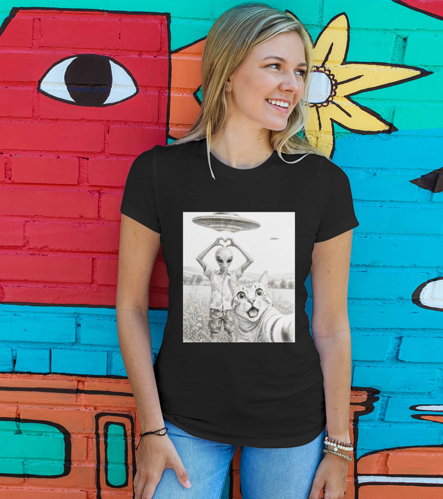Alien And Cat Selfie UFO Extraterrestrial Meadow Scene T-Shirt