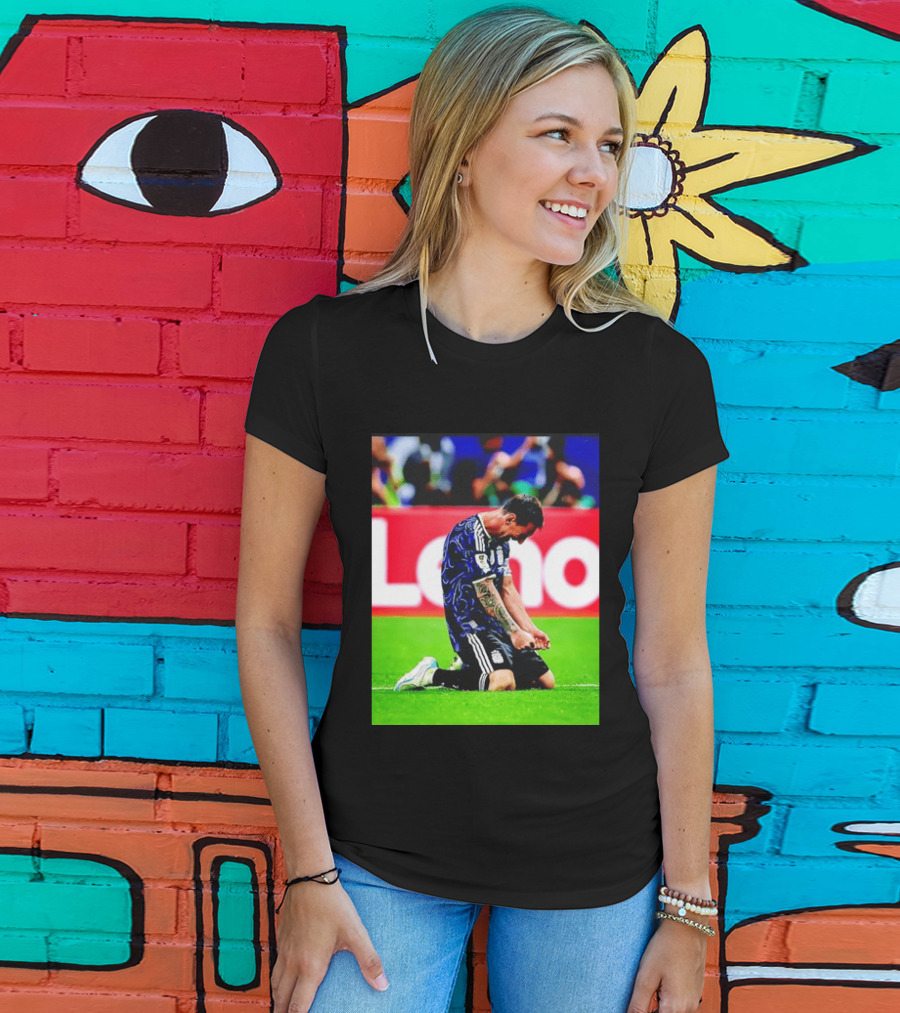 Argentina Football Icon Lionel Messi Kneels In Triumph National Team Victory T-Shirt