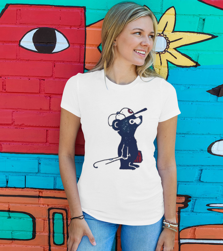 Chicago Cubs Baseball Bear Hitting With Bat And Glove T-Shirt
