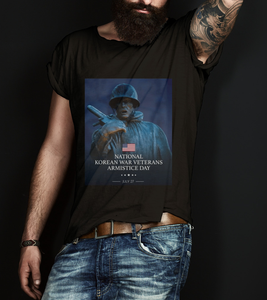 National Korean War Veterans Armistice Day July 27 Soldier Statue Display With American Flag T-Shirt
