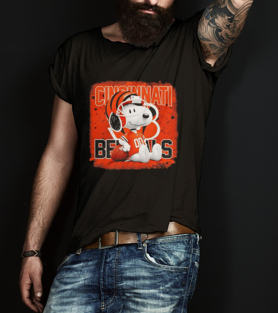 Cincinnati Bengals Snoopy 00 Football Helmet T-Shirt