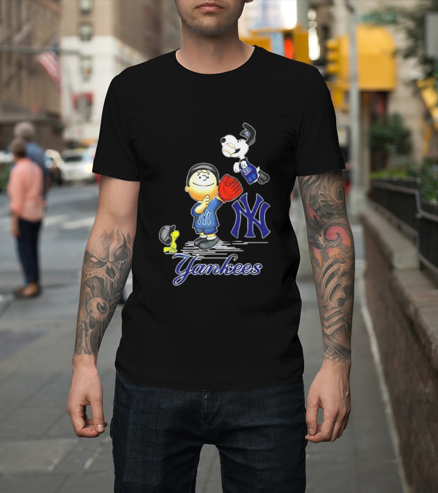 Snoopy Woodstock New York Yankees Peanuts Characters Baseball Fan T-Shirt