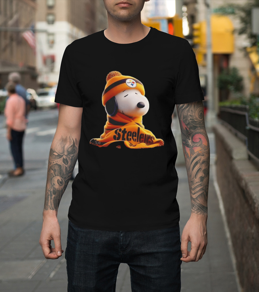 Snoopy Steelers Winter Hat And Scarf T-Shirt