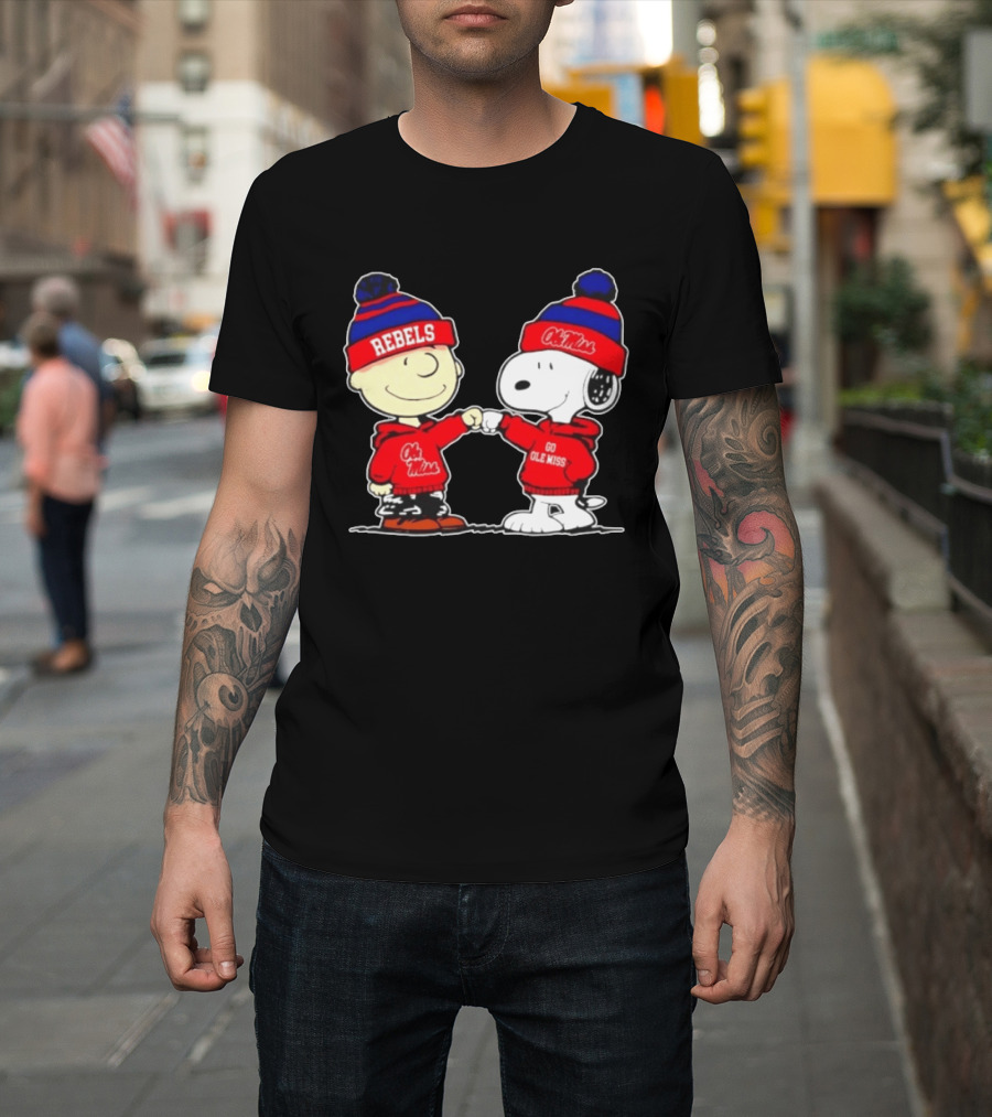 Ole Miss Rebels Snoopy Charlie Brown Fist Bump Go Ole Miss T-Shirt