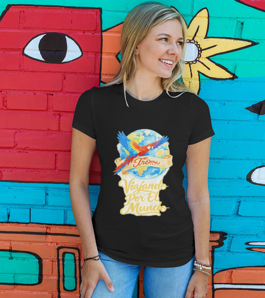 Tro Macaw Flying Across Globe Viaje Por El Mundo T-Shirt