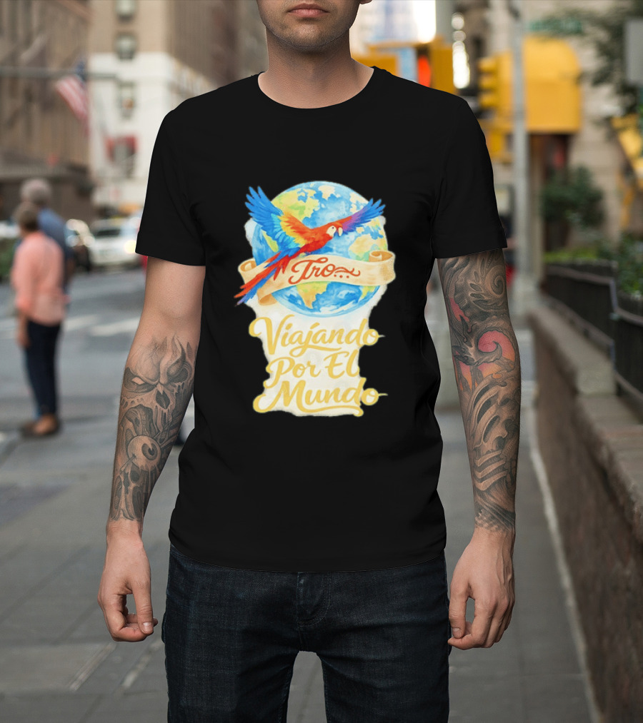 Tro Macaw Flying Across Globe Viaje Por El Mundo T-Shirt