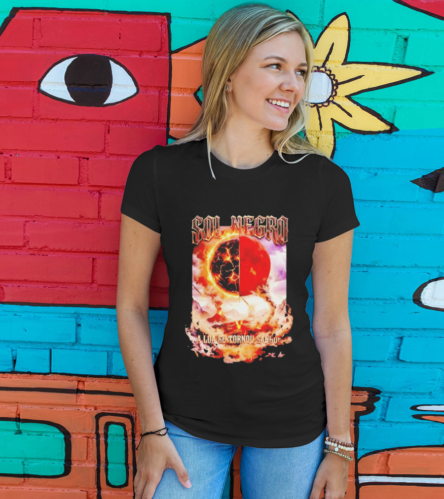 Sol Negro A Lua Se Tornou Sangue Eruptive Cosmic Phenomenon T-Shirt