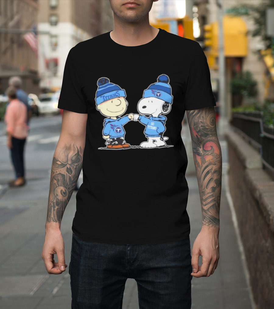 Peanuts Charlie Brown Snoopy Fist Bump Tennessee Titans Football Go Titans T-Shirt