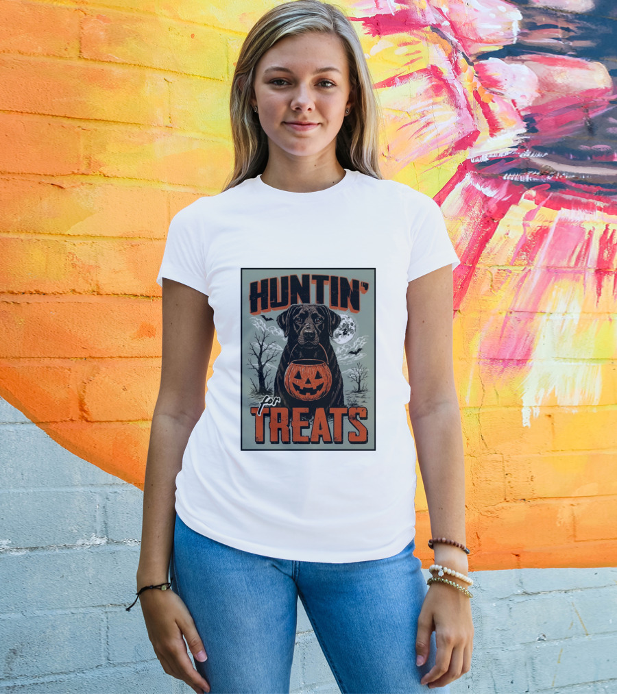Black Labrador Huntin' For Treats Halloween Dog Moon And Jack O' Lantern T-Shirt