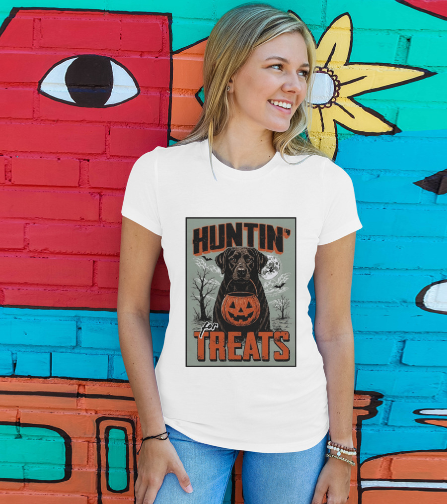 Black Labrador Huntin' For Treats Halloween Dog Moon And Jack O' Lantern T-Shirt