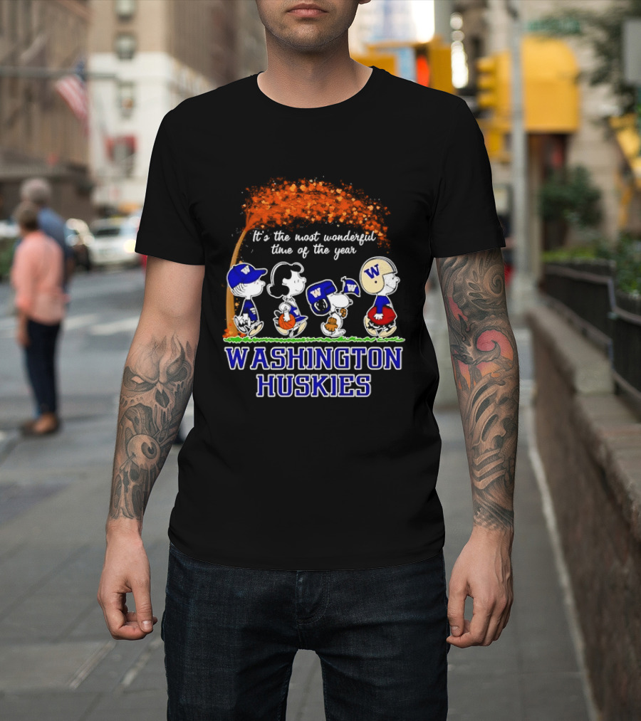Washington Huskies Peanuts Characters It's The Most Wonderful Time Of The Year T-Shirt