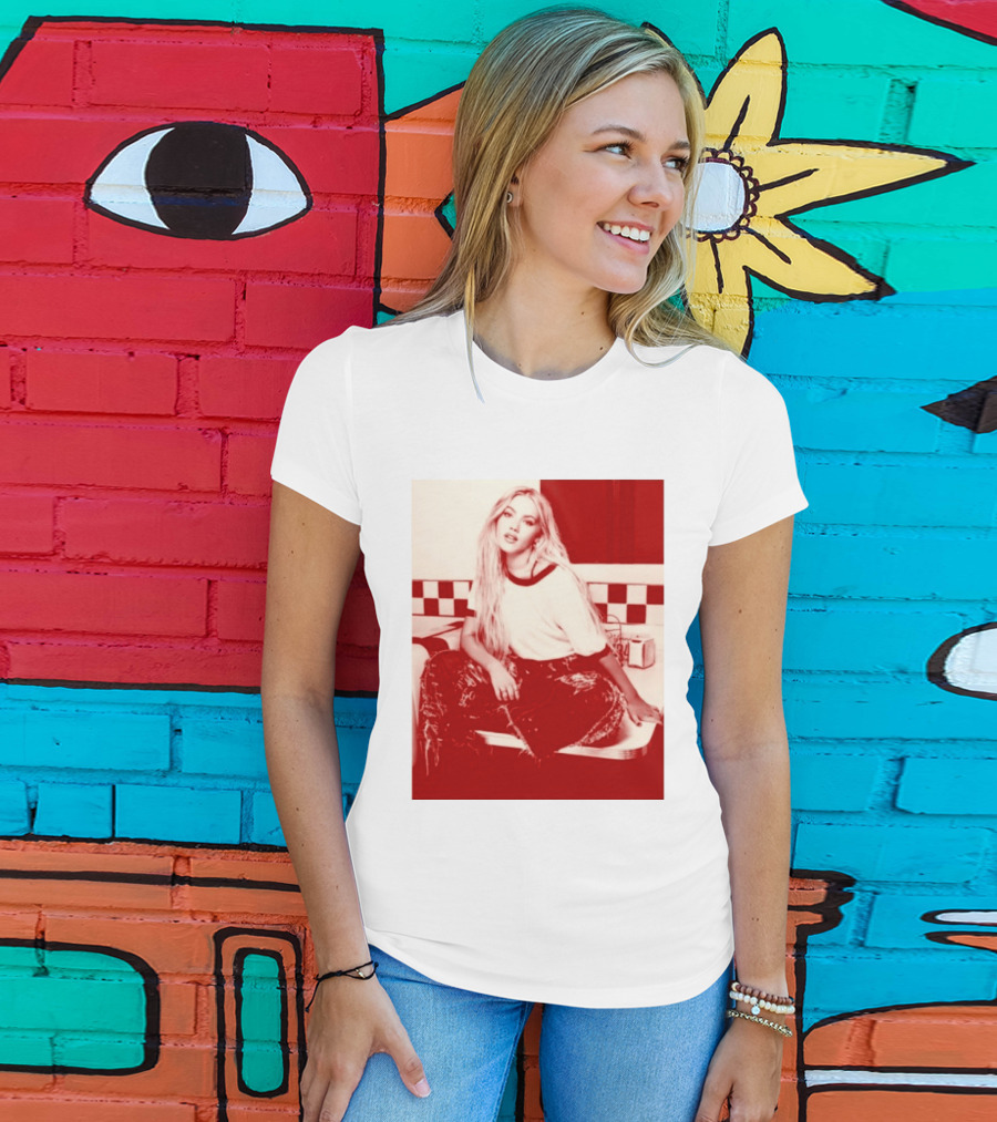 Freya Skye Store Bad Taste Photo Retro Vibe Outfit With Distressed Jeans And Casual Raglan Top In Diner Setting T-Shirt