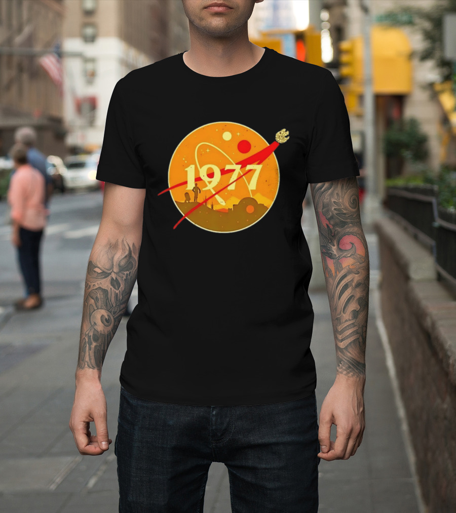Star Wars 1977 Millennium Falcon Space Desert Silhouette Planetary Orbit T-Shirt