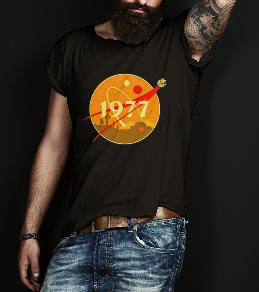 Star Wars 1977 Millennium Falcon Space Desert Silhouette Planetary Orbit T-Shirt