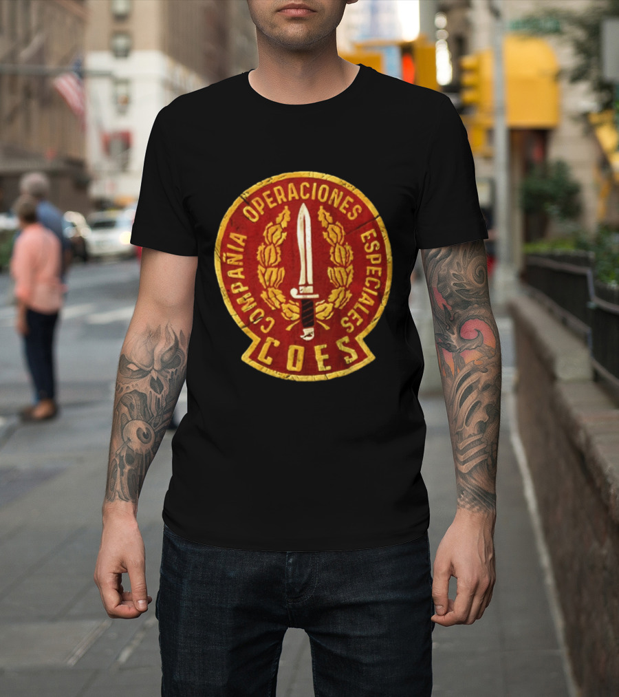 Compañía Operaciones Especiales COES Insignia With Tactical Knife T-Shirt