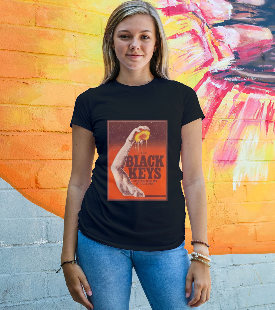 The Black Keys Chesterfield MO July 19 2026 Concert Vintage Hand Holding Peach T-Shirt