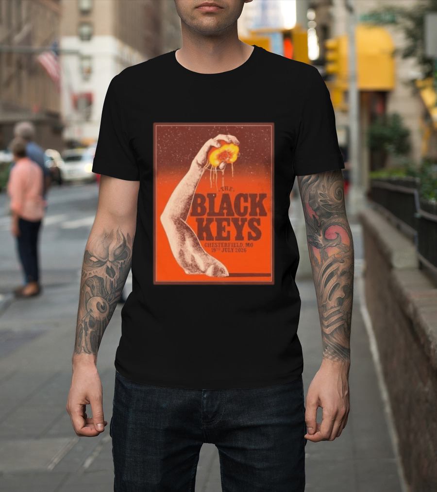 The Black Keys Chesterfield MO July 19 2026 Concert Vintage Hand Holding Peach T-Shirt