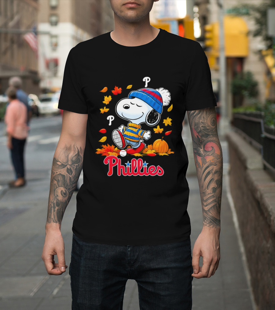 Snoopy Philadelphia Phillies Autumn Leaves Pumpkin Baseball Fan T-Shirt