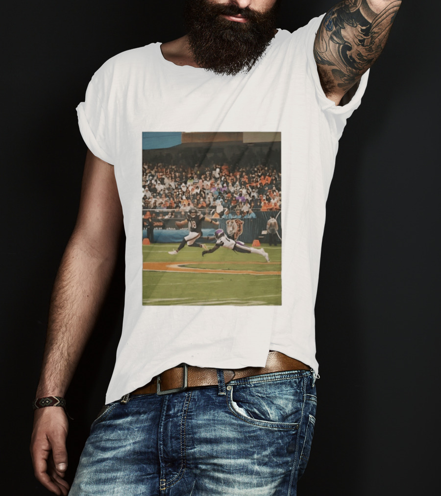Chicago Bears Vs Minnesota Vikings NFL Game Action Sports Photo T-Shirt