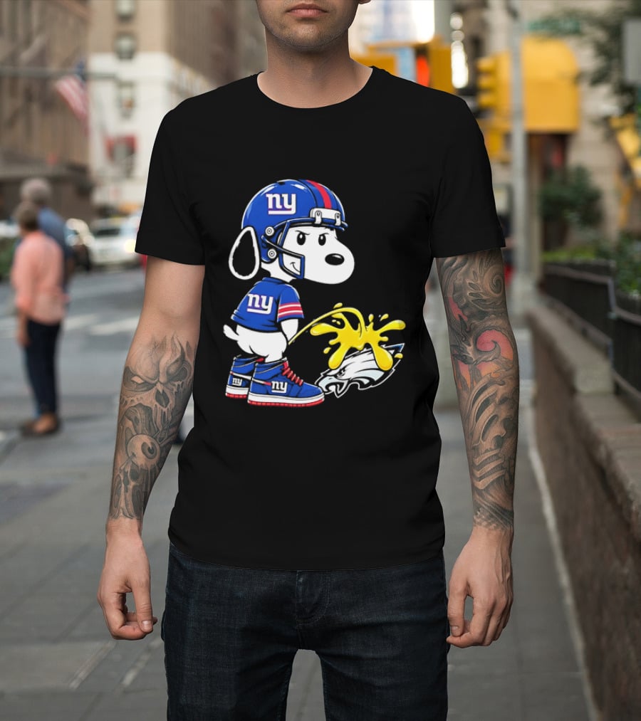Snoopy New York Giants Pees On Philadelphia Eagles Rivalry T-Shirt