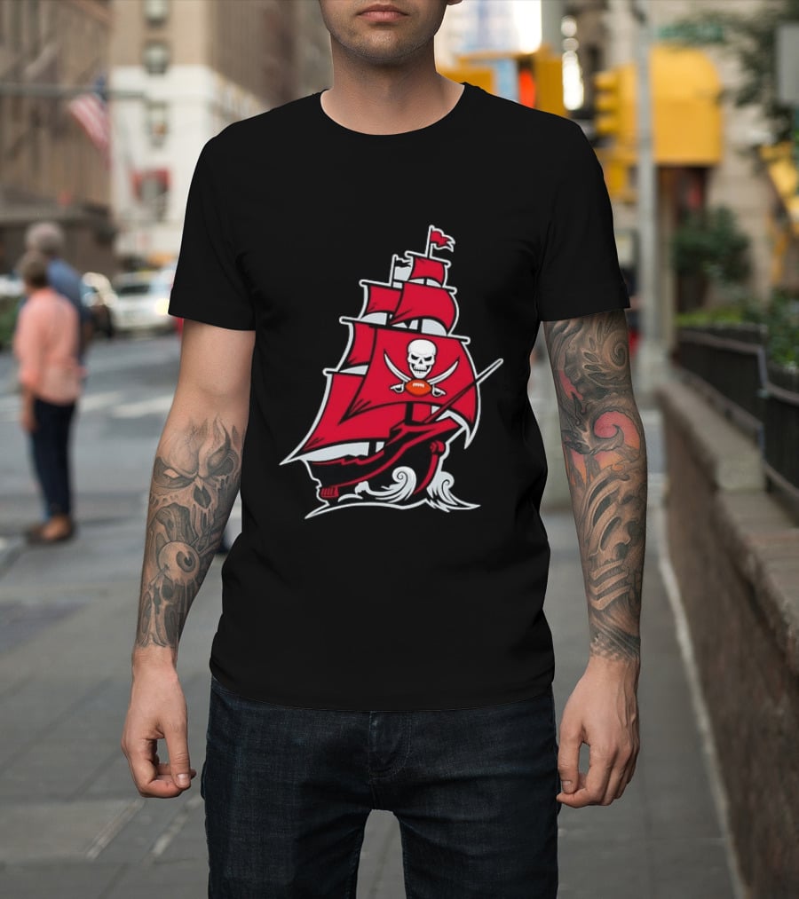 Tampa Bay Buccaneers Pirate Ship Skull Football T-Shirt