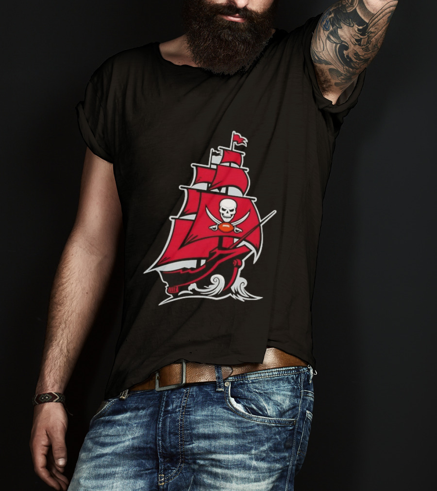 Tampa Bay Buccaneers Pirate Ship Skull Football T-Shirt