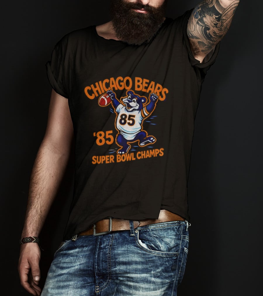 Chicago Bears '85 Super Bowl Champs Celebrating Bear With Football T-Shirt