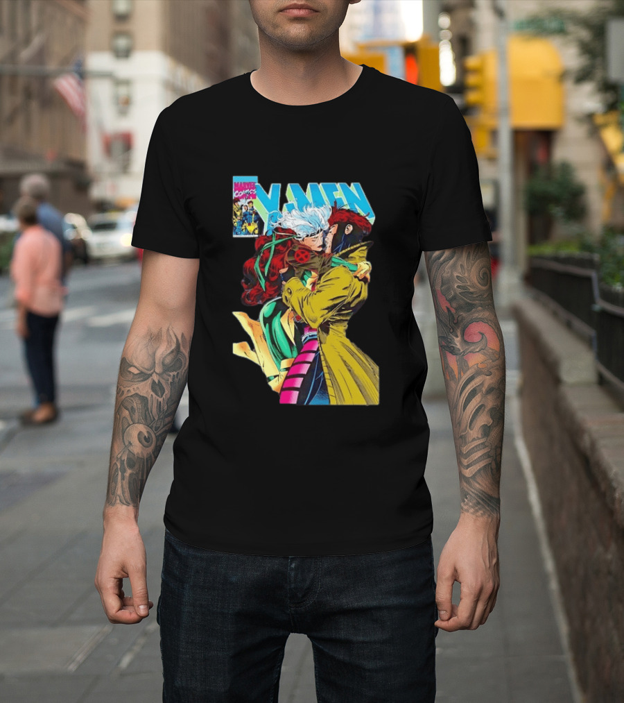 Marvel Comics X Men Rogue And Gambit Romantic Embrace Cover T-Shirt