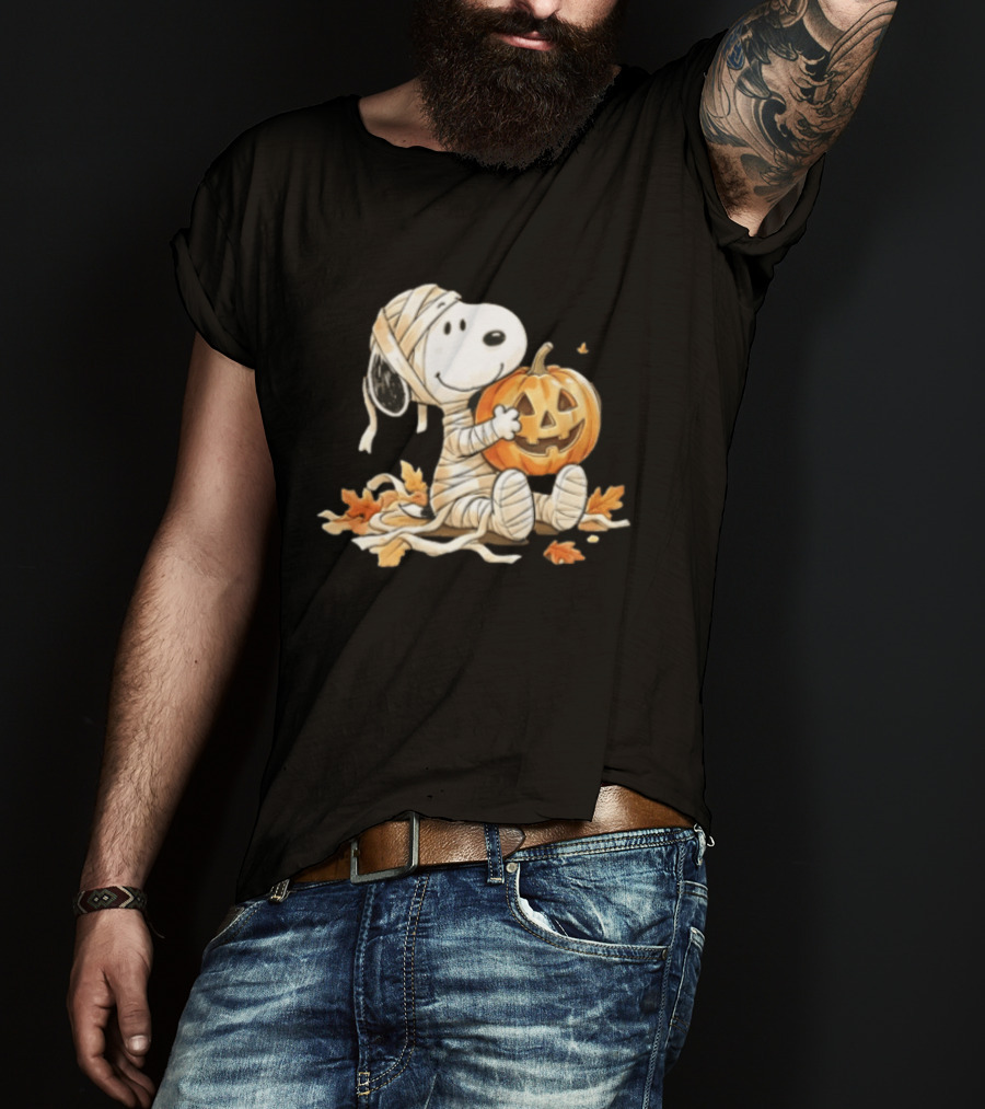 Mummy Snoopy Holding Jack O Lantern Halloween Peanuts Cartoon T-Shirt